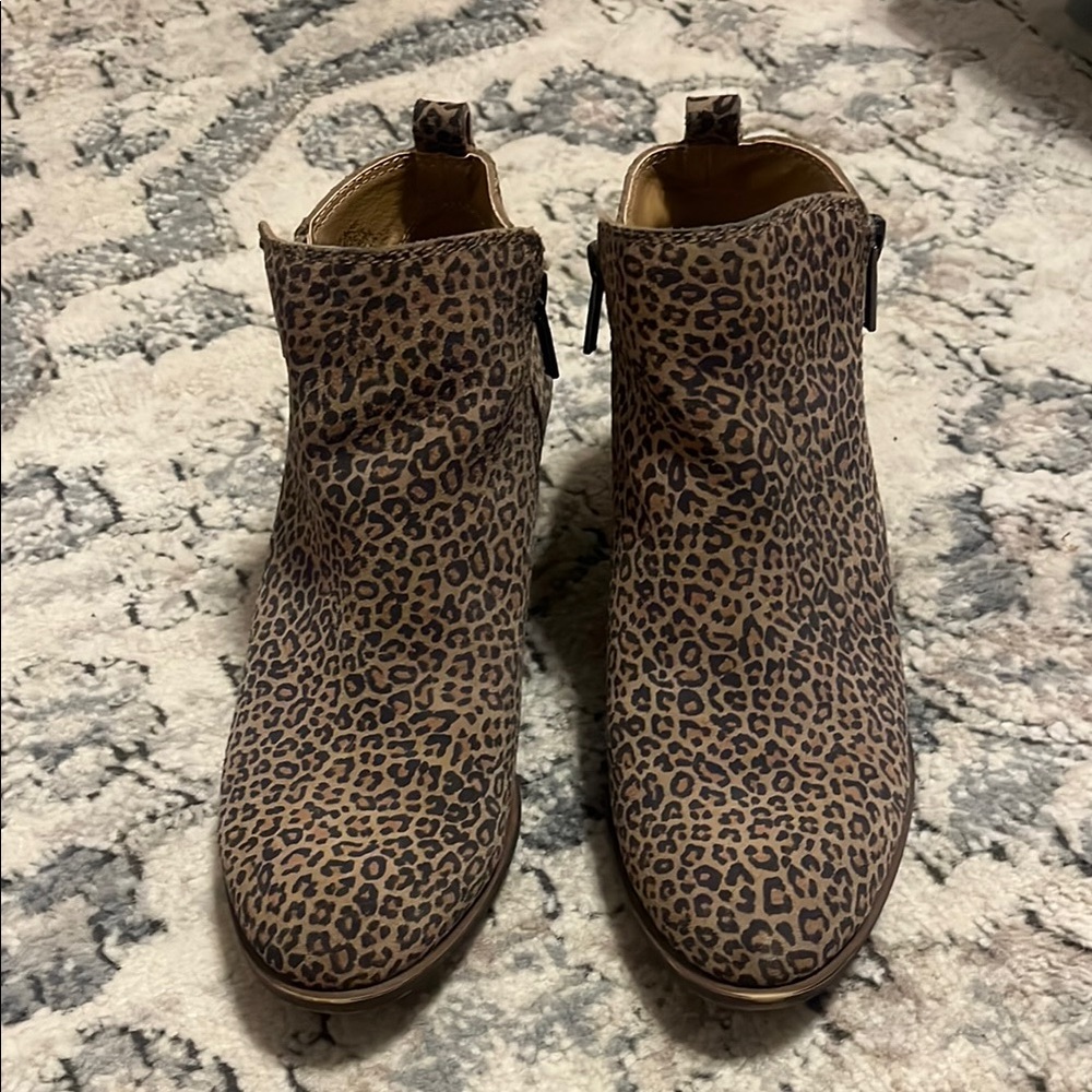 Chic Leopard Print Ankle Boots